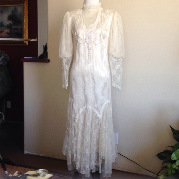 Dresses & Skirts - Vintage wedding dress